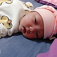 格格15天了可是奶水一直供应不上，宝妈们有何妙招每天喝很多汤水也不见很多奶，现在母乳奶粉混合喂养追...