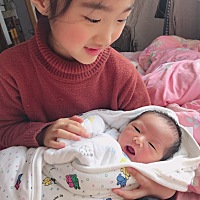 小宝贝出生到现在已经11天了，能吃能喝能拉，小猪🐷都喂不饱😱ི特别听话，不哭不闹，吃饱了不睡觉...