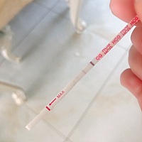 各位宝妈帮我看看是不是怀孕，这几天小肚子疼，还有血水是怎么回事