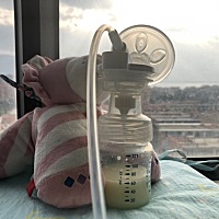 今天宝宝七天了，宝宝出生就坚持让他多吸奶，有没有都让他吸，虽然辛苦但是挺值得，生完第三天就全母乳...