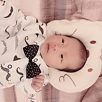 我是金牛座宝宝，今天是我出生第9天啦，看我最近的变化！