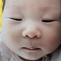 这这这～不会内双吧😓妈妈希望你是个双眼皮大眼睛啊！