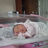 宝宝出生第8天越来越变漂亮🤪