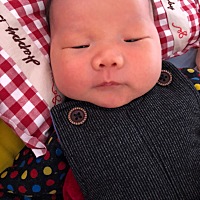 晒太阳去黄疸.第四天，看效果，期待早点和小手一个颜色宝宝今天35天了😘😘