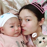 宝宝镜头感十足 第一次和宝宝的正面合照 开心😁