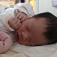 顺产7.1斤男宝宝，12点多开始宫缩，但不是很疼，2点多进产房，7点生下。