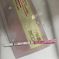 准备备孕，朋友推荐我用试纸测排卵，给我买了一堆的金秀儿试纸，今天打卡第一天测一下
