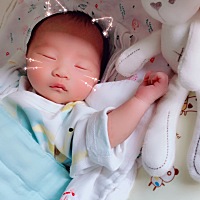 有没有妈妈们给我出出招啊！孩子月子里光让抱着。不抱就没完没了的哭。月嫂阿姨没办法只能抱着。不抱就...