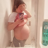 怀孕6个月肚子这么大，感觉比快生的肚子都大，怀大宝的时候肚子很小，快生的时候和这差不多，怀2宝还不...