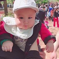 宝宝马上要五个月啦 一直都是母乳喂养 体重18斤 最近一个月为啥一点体重都没增加 有哪位有经验的宝...
