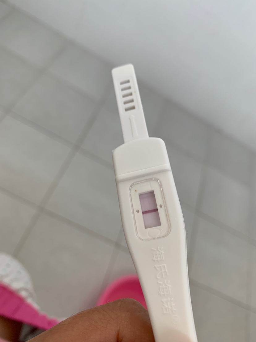 这个排卵试纸。T边的那条线到底是有没有啊😂😂😂😂