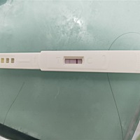 大姨妈三天没有来。今天去买了一个早孕试纸测一下，大家看有没有