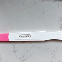 这是传说中的水印吗，是不是怀孕了，备孕两个月试孕纸应该都买了两百块钱的了，今天应该是来月经的第一...