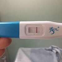 秀儿一直是淡淡的灰印，最后一张是试纸干了沾了一点点水的效果