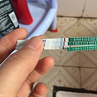 我想知道试纸是这样的，还是有点红了。