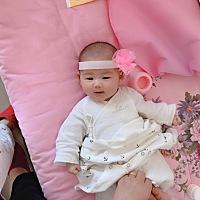 戴上奶奶给做的小花花😜ོ我们来臭美下