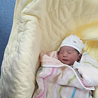 二胎 跟一胎相离太近了 伤口撑得太薄 住院两天 提前破宫产  又男宝一枚 七斤三两  实在太痛了 二胎比一...