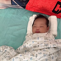 买了那么多枕头不如自己做的纱布定型枕头，哈哈哈，宝宝两边都睡就是不睡平，做了这个头型要变美了...