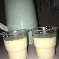 早起挤奶，一边一大杯。快成奶牛了