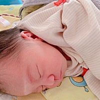 好不容易刀口不怎么痛了，奶涨的好痛，哭死了，催乳师说要3.4天才能好，还要不断让宝宝吸，超级痛苦，昨...