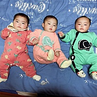 一眨眼三个宝宝都六个多月了，想想时间过得真快呀