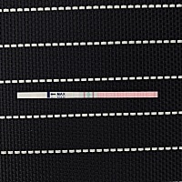 各位姐妹。现在是下午6点，排卵试纸刚测的这样。今天中午来了一次。明天早上再来一次有机会吗。老公明天...