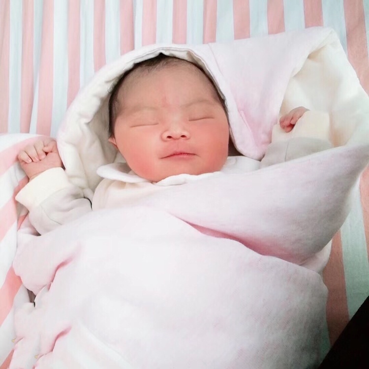 4.29预产期当天剖腹产一个小公主😝😝顺产的痛不敢想，剖腹产术后恢复的很好~感觉没那么