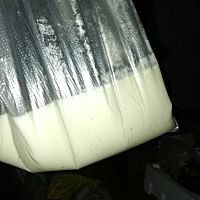 因为宝宝黄疸高住院了 ，每天都要隔2～3小时挤奶，右边乳房堵奶有肿块，只希望宝宝明天就能出院，帮妈妈...