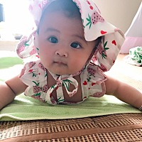 各位宝妈，你们几个月给宝宝添加辅食？最近宝宝一直抿嘴，想要吃东西的样子，又怕太早加对身体不好