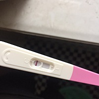 月经已经推迟11天了，今天早上测没有怀孕，有没有和同样情况的。是不是又没有怀上