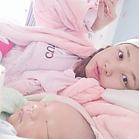 月子里差点得产后抑郁，每天熬夜，睡不好；奶头皲裂，每次喂奶疼的要死，浑身颤抖；下体疼痛；感觉以后...