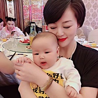 嘟嘟宝贝百天咯    这一百天妈妈有你很幸福  跟小姐妹也好久没有聚了