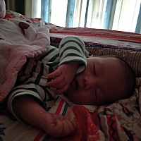 宝宝感冒流鼻涕了怎么办，有什么速效的好办法可以让他好的快一点的嘛？求方法，我可怜的宝宝才27天，心...