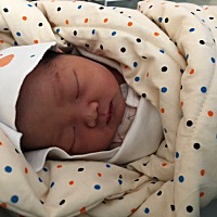 4月30号我的小棉袄出生了，六斤，一切都健康，之前医生说个太小，出生我看一点也不小，被医生下个半死