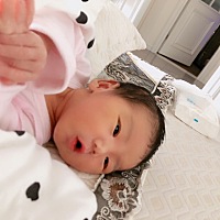 宝宝10天了，顺产7.2斤的小伙子，虽然疼了一天一夜，庆幸的是没有侧切，没有妊娠纹！每个妈妈都不容易啊...