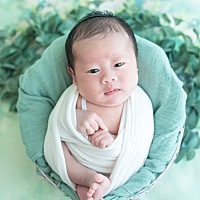 宝宝15天照片，工作人员上门拍的，挺可爱的。