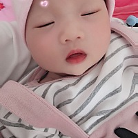35天的宝宝感冒流鼻涕鼻塞咳嗽，下午去妇幼保健院看病，医生说宝宝太小没药，然后现在回家了........现...
