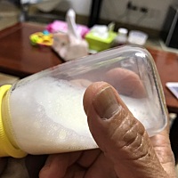 哪位亲知道为啥每次冲奶都好多泡泡