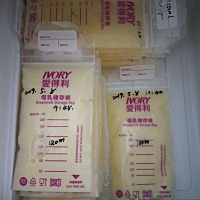 宝宝黄疸高，住院2天了，实在是很想他，不知道他怎么样了！里面是封闭的，家属都不能进去，我只能每天打...