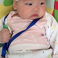 每天抱着自己的小奶嘴！每晚哄睡都是粑粑的事情，哎！我自己感觉都不成人形了！