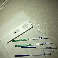 4月9号来的月经，到4月25.26同房2天，5月8号测出2条杠，早上空腹也抽血了数值有点低不知道是不是怀了？