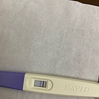 这样是不是怀孕了，第二天杠不是很显，上次来大姨妈是4月11日