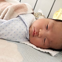 宝宝50天了，感觉她吃的特别少，满月体检只重了一斤，现在一次只吃4.50ml左右，白天还好，经常喂，但是...