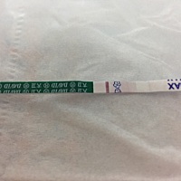 为啥验孕棒两条杠比较显，验孕纸不怎么看得出来