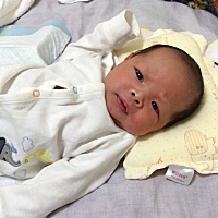 各位亲们，我家宝宝24天了，最近一个星期到半夜2点到3点就哭闹不止，还有下午3到5点也是难受哭闹，就是...