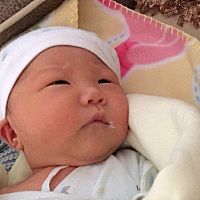 我的猪宝宝超了预产期不出来，只好去剖了。7.2斤，小公主。手术中感觉不到痛，手术也很快，麻药过后，就...