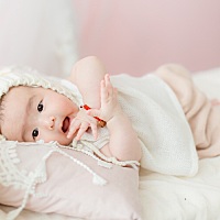 我不知道为什么，为什么是我的娃有胃食管返流，为什么她是那百分之三的三分之一。她那么小，那么可爱。...