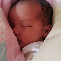 出生15天的宝宝今天白天到现在睡着后一直被惊醒，然后很大声的哭，感觉被吓着了，有什么办法解决一下吗...