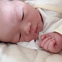 5.1预产期 留级了这么多天 今天中午11点零五分终于出来了 3800克 经历了三天的催产素 用尽了一生的勇气...