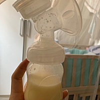 出生第七天了每天都在忙喂奶挤奶！为啥那么多奶涨得我难受😣 连续三天请催乳师通奶才没感觉到疼痛了不...